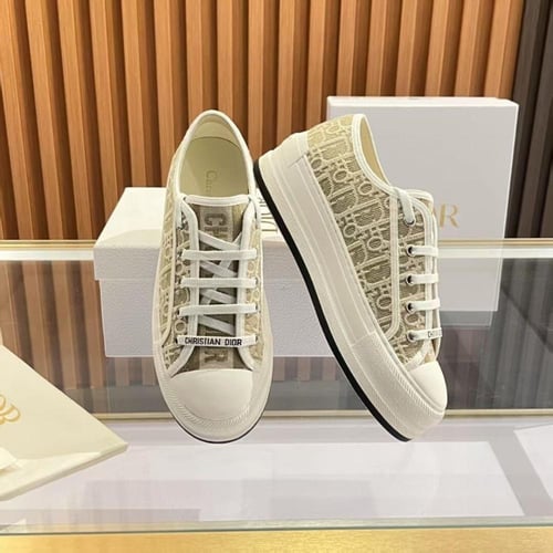 أحذية ديور النسائية الكاجوال المطرزة