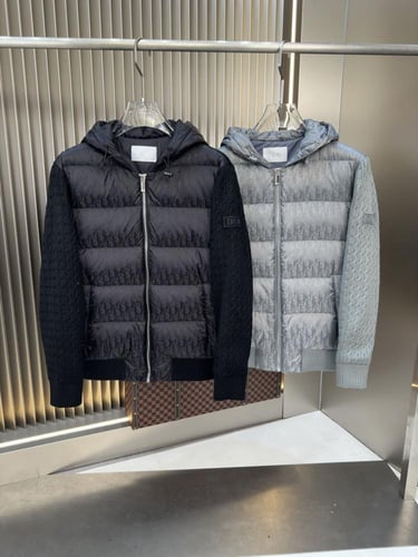 جاكيت بومبر ديور بشعار على الكتف