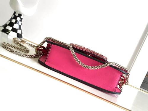 شنطة يد من فالنتينو مرصّع بالكريستال الراقي