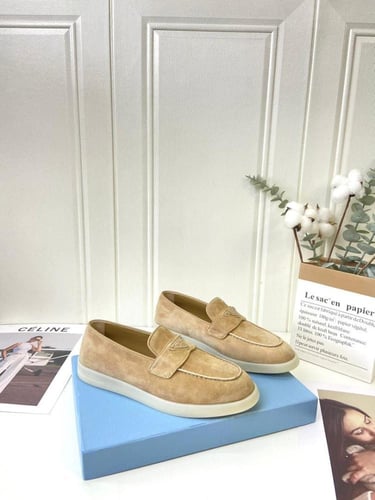 حذاء لوفر برادا من الجلد الفاخر المخمل