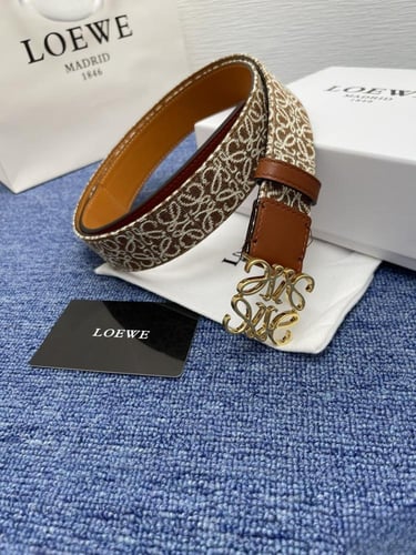 حزام رجلد منقش من لويفي