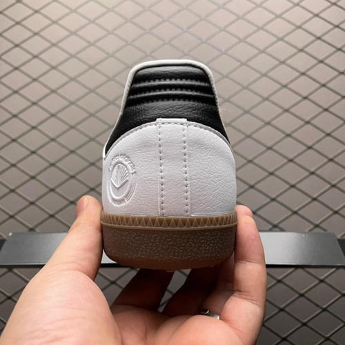 سنيكرز أديداس سامبا ديكون - جلد أبيض كلاسيكي