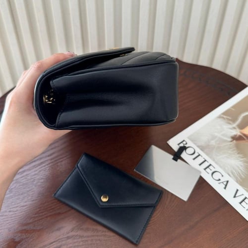 شنطة لولو بافر متوسطة بسلسلة من سان لوران