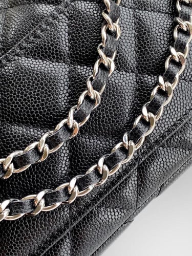 شنطة كتف شانيل بسلسلة وتأثير مبطن