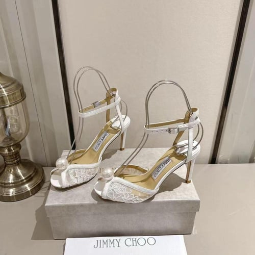 صندل جيمي تشو مزين باللؤلؤ بكعب 85 ملم