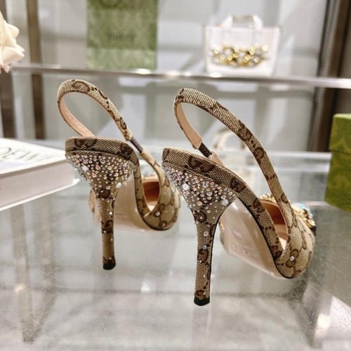 كعب عالي 8.5 سم مفتوح من الخلف مع شريط مطاطي