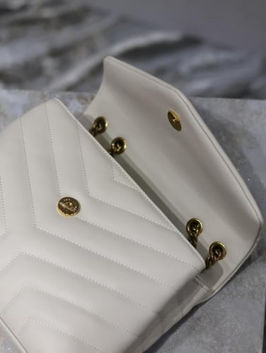 شنطة لولو من سان لوران