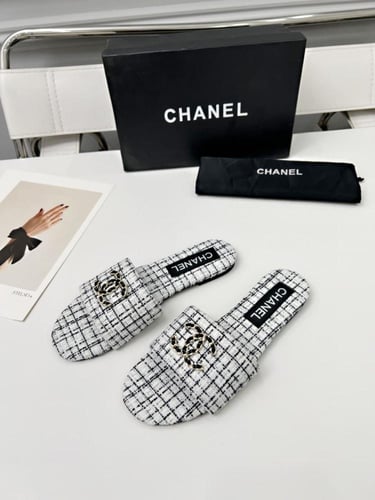 سليبر شانيل مفتوح أنيق