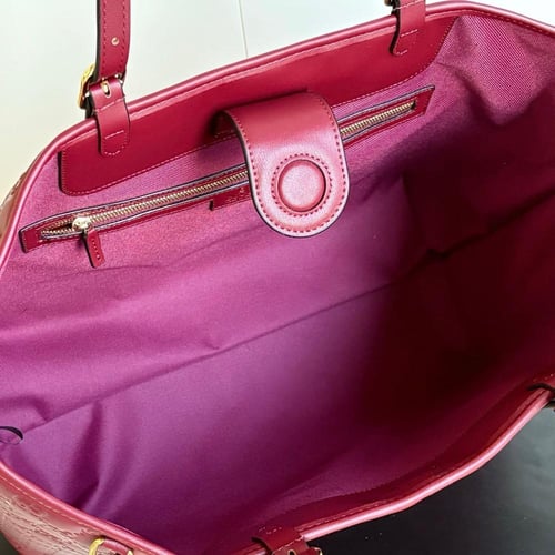 حقيبة كبيرة تناسب الجامعة من غوتشي