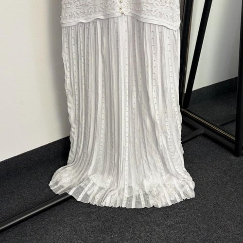 فستان ماكسي أبيض مزين باللؤلؤ من ساندرو