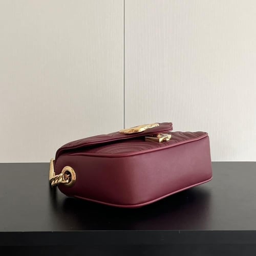 شنطة كتف متوسطة الحجم من جي جي مارمونت