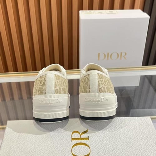 أحذية ديور النسائية الكاجوال المطرزة