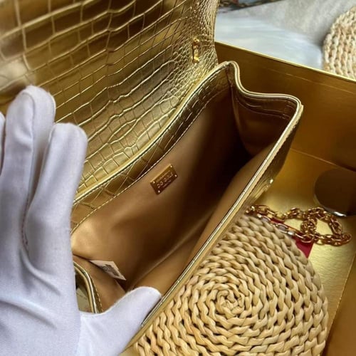 حقيبة دولتشي آند غابانا كروس بودي الذهبية الفاخرة