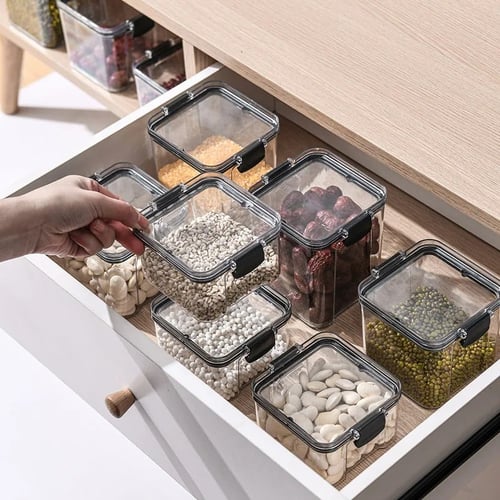 علب تخزين بلاستيكية