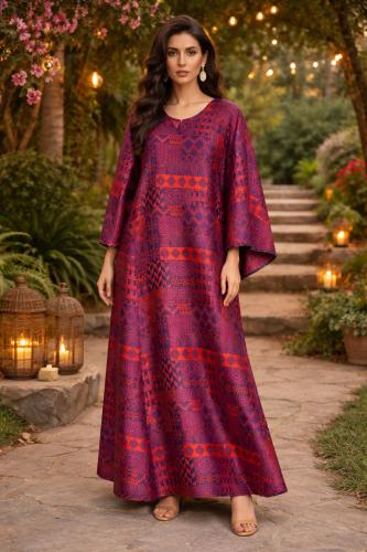 جلابية نسائية عنابي بنقوش أنيقة – تصميم كلاسيكي مر...