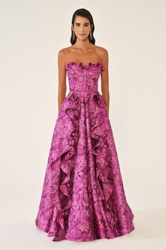 فستان سهرة أنيق وفخم بتصميم مميز