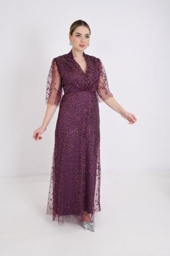 فستان سهرة بسيط وفاخر بتفاصيل مميزة