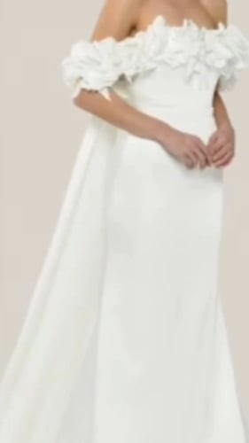 فستان ستان ابيض ب ذيل