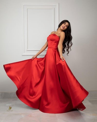 فستان احمر ناعم