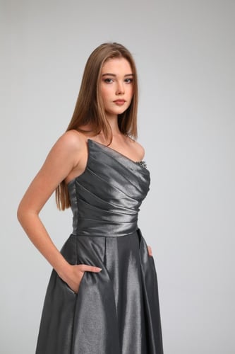 فستان تفتا ستريج مع لمعه خفيفه