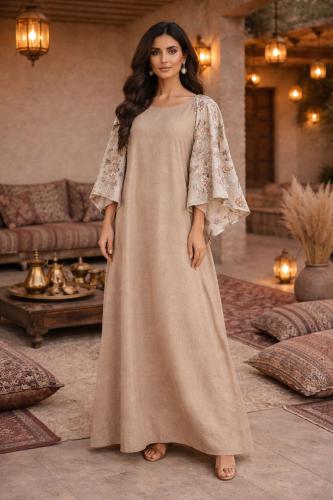 جلابية بيج طويلة بأكمام مزخرفة – إطلالة كلاسيكية د...