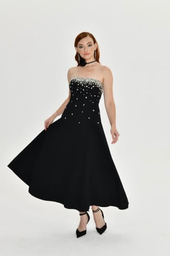 فستان اسود كريب مشكوك بقطع كرستال