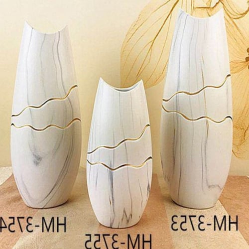 فازة رخامي أبيض مطعم بخطوط حفر ذهبي A09