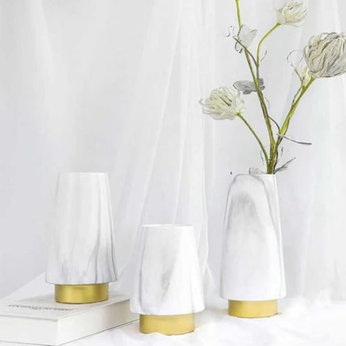 فازة رخامي أبيض بإطار ذهبي للقاعدة A011