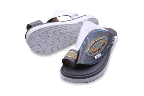 حذاء شرقي إبطالي بنقشة العيون رمادي وابيض حذاء شرق...