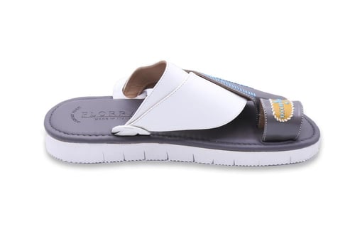 حذاء شرقي إبطالي بنقشة العيون رمادي وابيض حذاء شرق...