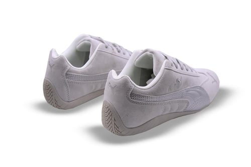 حذاء puma باللون الرمادي الفاتح