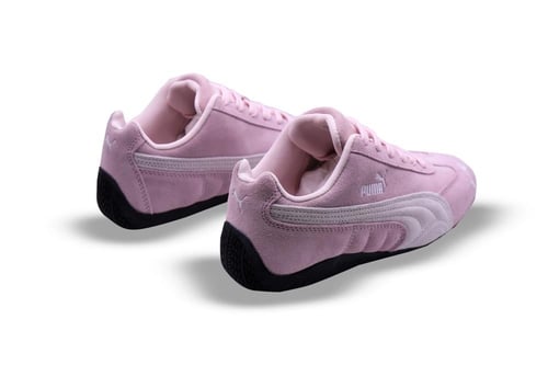 حذاء puma وردي بخطوط بيضاء شامواه