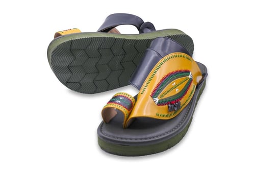 حذاء شرقي إيطالي نقشة العيون اصفر وعودي