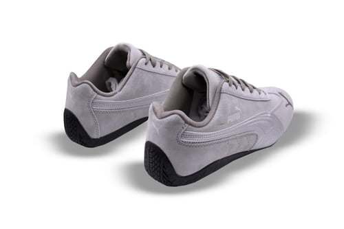 حذاء puma باللون الرمادي والسيلفر