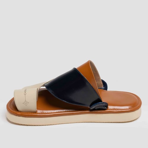 حذاء شرقي CLT 1043