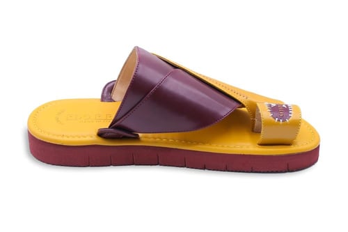 حذاء بنقشة العيون اصفر وعودي