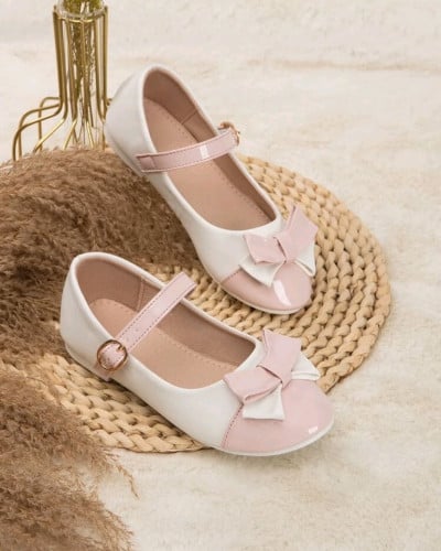 حذاء بنات أنيق أبيض لامع