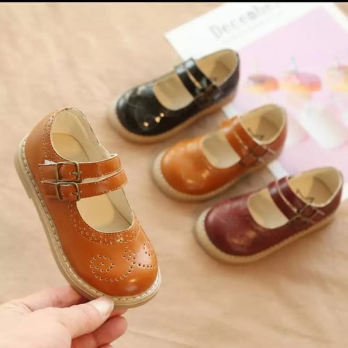 حذاء بنات كلاسك لون خمري