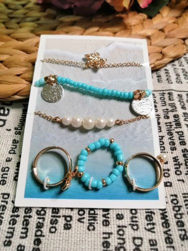 شريط هدايا يحتوي ع سلاسل وخواتم للقدم