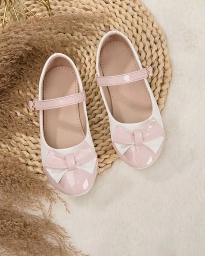 حذاء بنات أنيق أبيض لامع