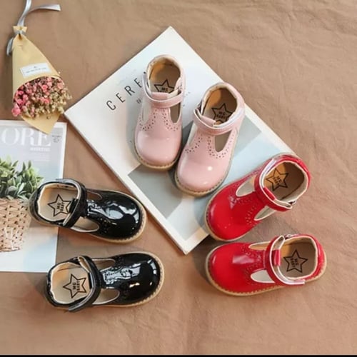 حذاء بنات كلاسك أنيق أسود لامع