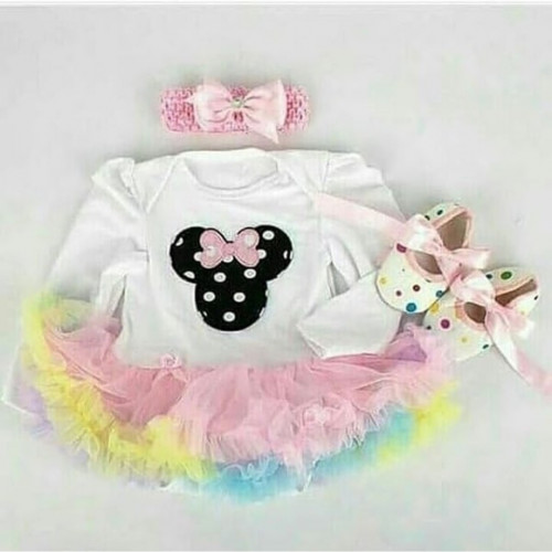 بدلة جميلة مع باند شعر وحذاء