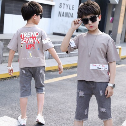 بدلة أولاد أنيقة ( تي شيرت - بنطلون جينيز قصير )