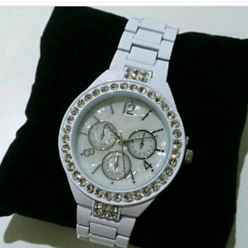 ساعة شانتيل نسائية Avon