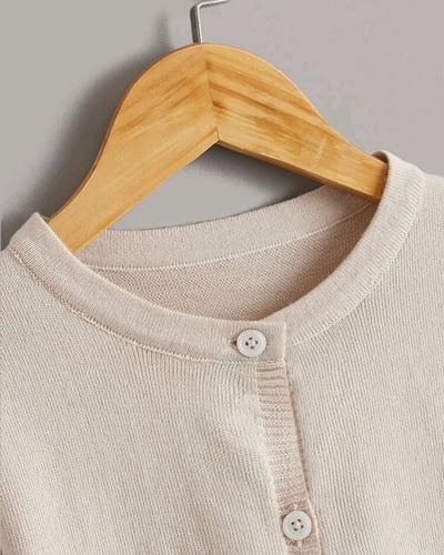 كنزة صوفية لون بيج