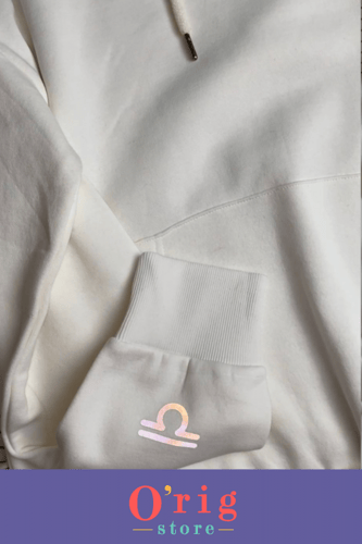 بلوفر أبيض بالإسم