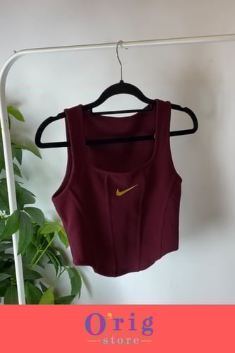 توب نسائي عنابي بشعار نايك