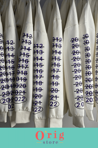 بلوفر تخرج بالإسم