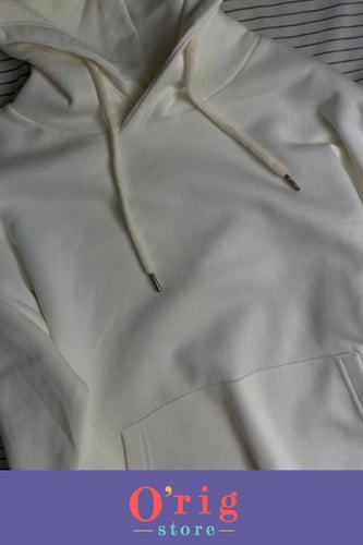 بلوفر أبيض بالإسم