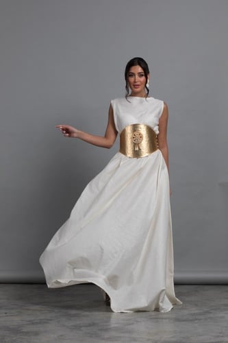 فستان لنن سكري مع حزام ذهبي